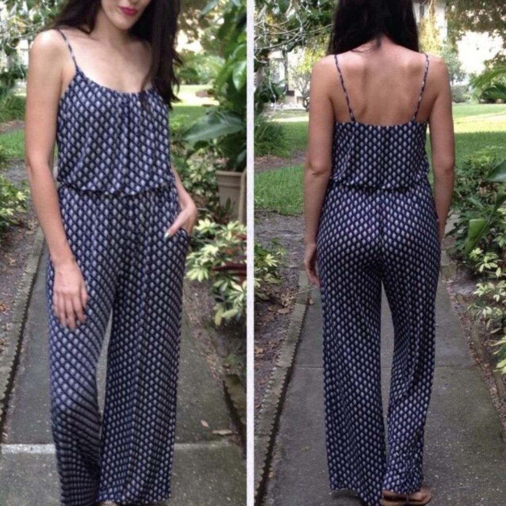 SIZE:MP KALEIGH NAVY FEATHER PATTERN SPAGHETTI STRAP JUMPSUIT AND SIDE POCKETS